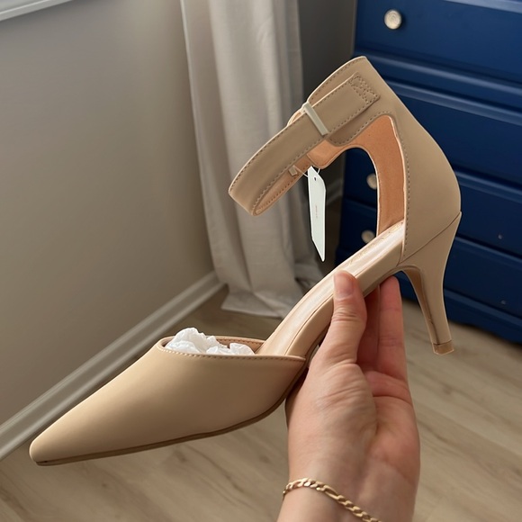 Nude Heels - Picture 3 of 5